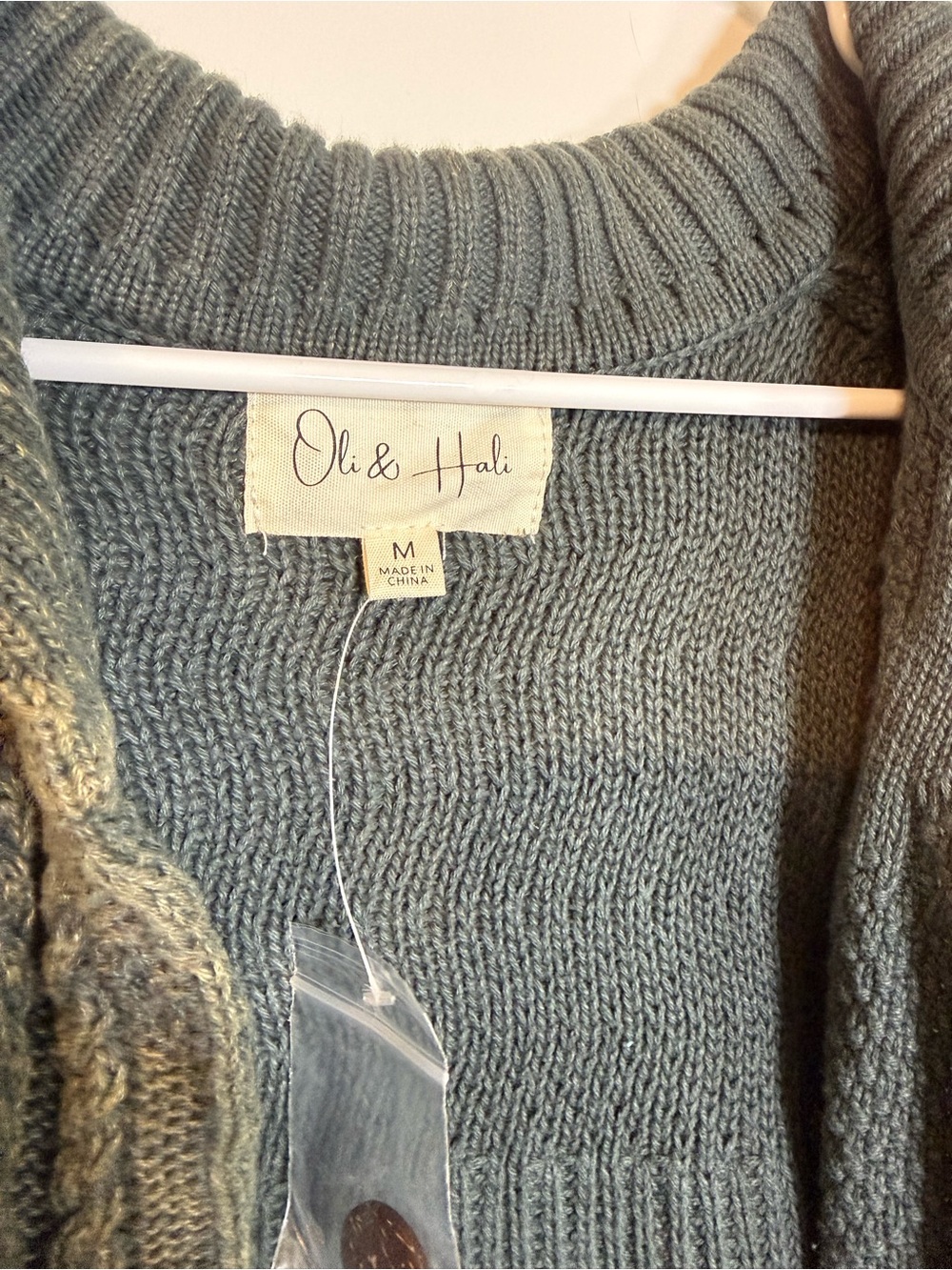 Oli & Hali Women’s Medium Chunky Cable Knit Button Cardigan Sweater Gray Oversiz - Picture 2 of 6